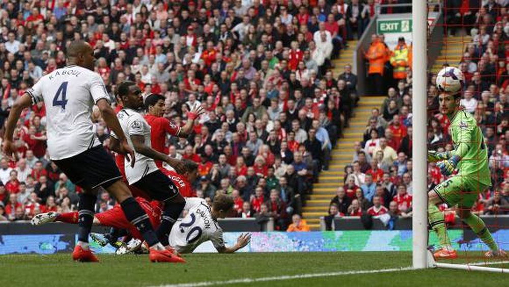 Liverpool goleó y es el nuevo líder en la Premier League