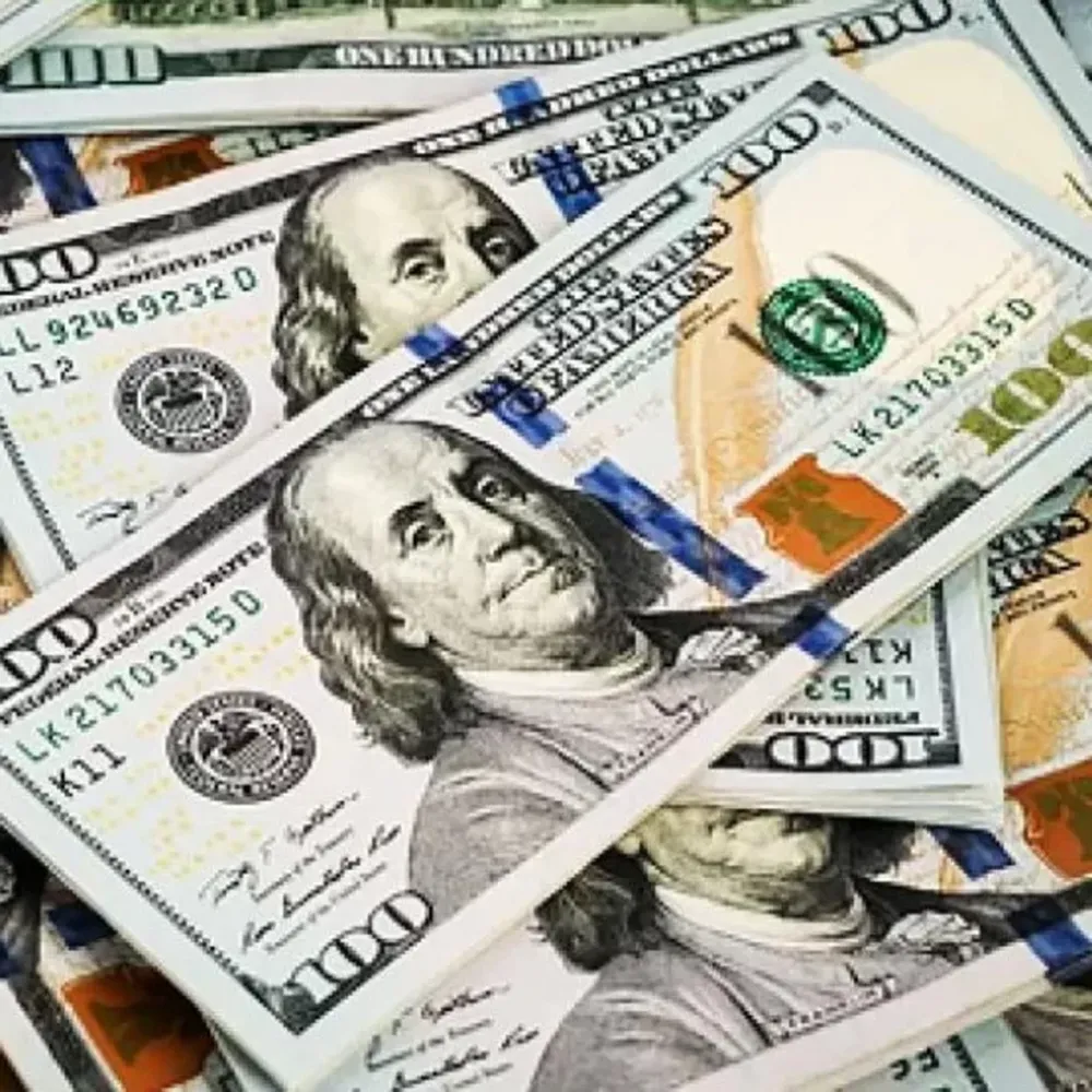 El dólar oficial pegó un salto de $25 y cerró a $1.325 en el Banco Nación