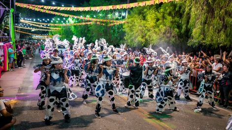 Anoche arrancó el Carnaval de la Familia, en San Martín, ante un público multitudinario.
