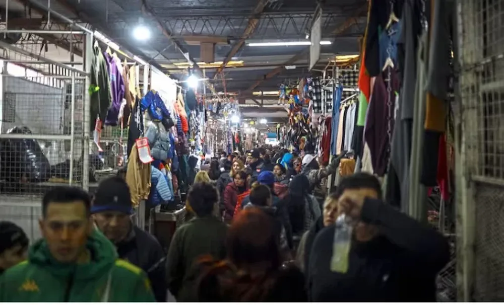 EL GIGANTE de Lomas. Se estima que unos 48 mil feriantes vendían productos en este colosal predio de 20 hectáreas y que generó unos 150 mil empleos.