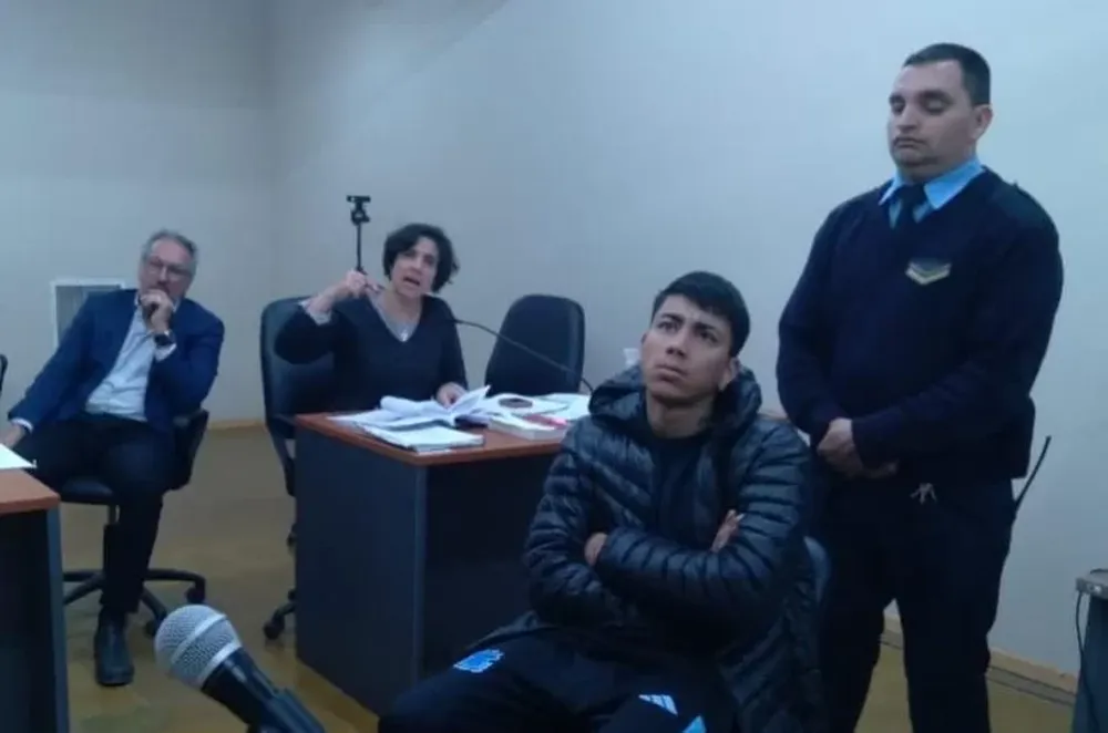 Luciano Exequiel Olivera tenía libertad condicional cuando quedó señalado por un robo en un paqueto barrio de Rivadavia. Quedó preso el último lunes.