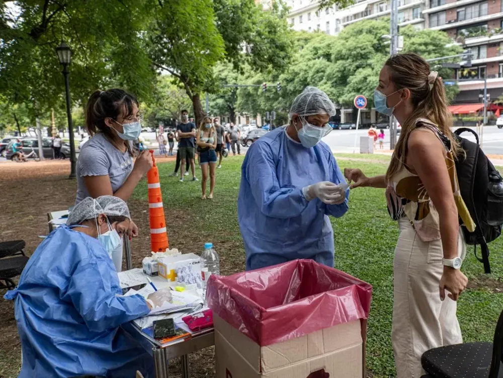 Otra ‘explosión’ de contagios en el país: se reportaron 134.439 nuevos casos en 24 hs