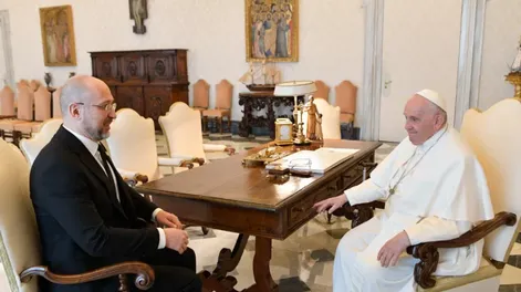 Francisco recibió en el Vaticano al primer ministro ucraniano