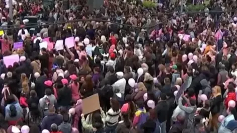Hubo otra marcha por Cecilia y peritarán los objetos quemados