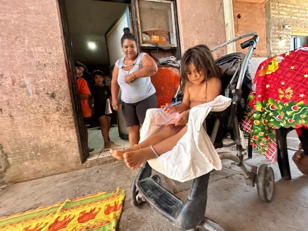 Quienes quieran colaborar con una silla de ruedas para Dana puede comunicarse al 2644597888 o realizar una transferencia al Alias: velazquez123. (Olmos Yésica)