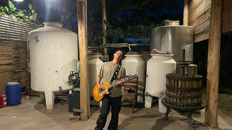 Música y vino, el nombre del tercer disco de Higinio, que reúne sus dos pasiones.&nbsp;