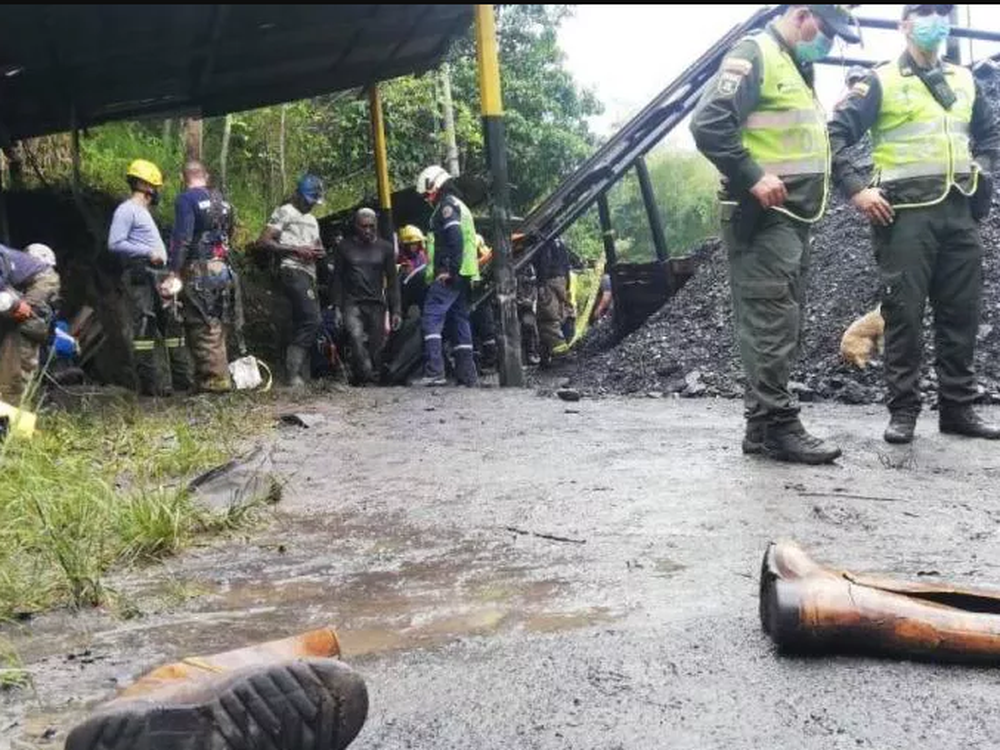 Hallan 10 muertos más por la explosión de la mina y dan por terminada la búsqueda