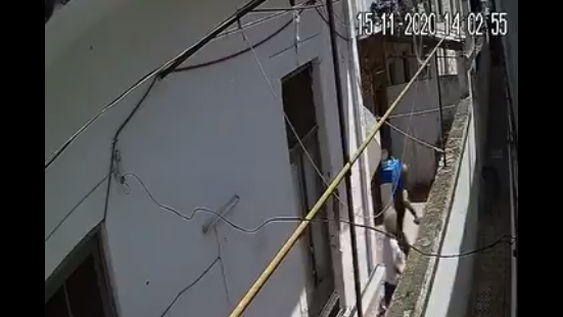 Lo denunciaron por usurpador y atacó a sus vecinos con un cuchillo