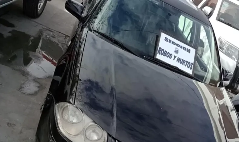 Un hombre circulaba por Rawson en un Volkswagen Bora robado en Córdoba