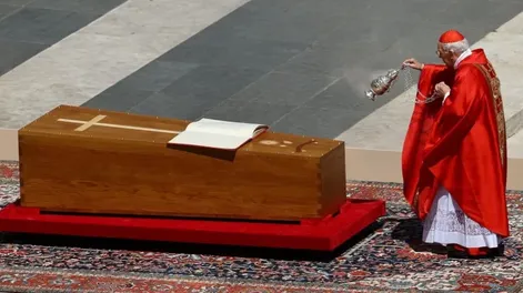 El cardenal le dedicó una conmovedora despedida a Francisco. (Foto: Reuters)