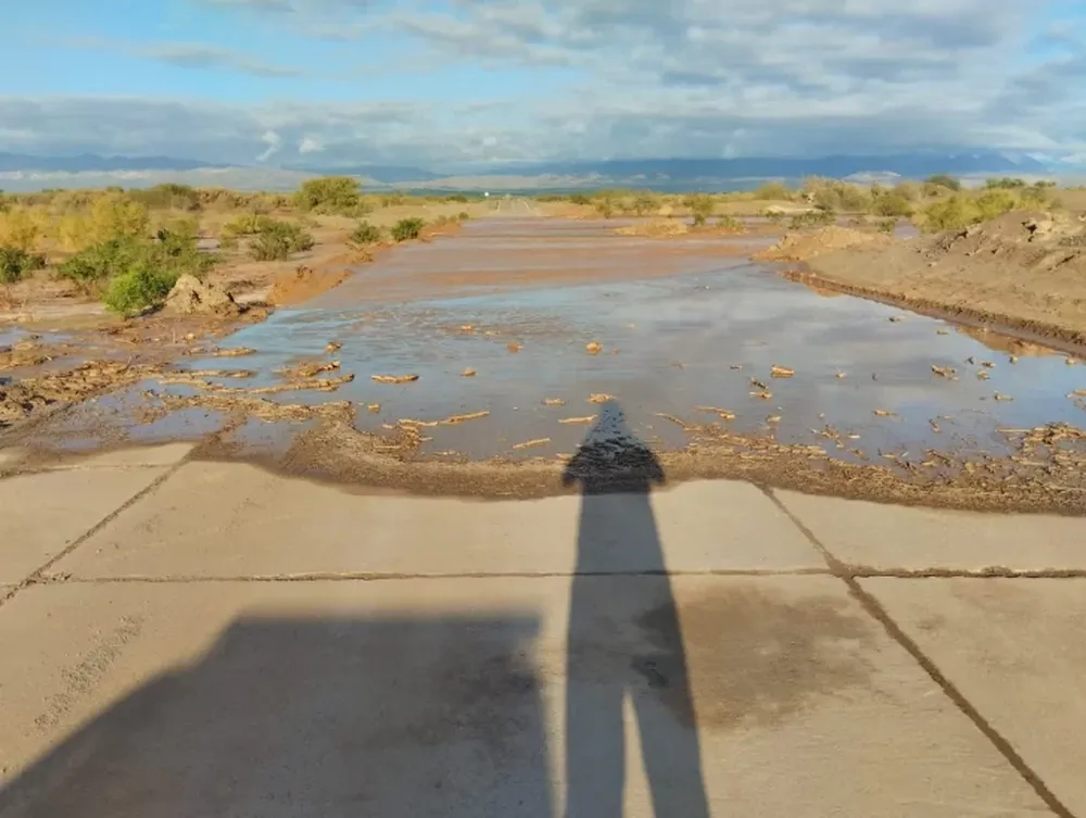 Ruta 40, límite con La Rioja, cortada al tránsito por los daños provocados por la lluvia