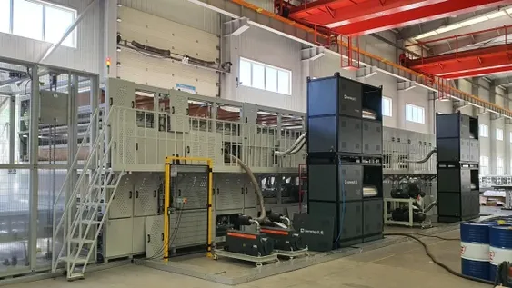 La máquina laminadora (en la foto durante el armado de prueba en China) sufrió trabas por las importaciones, pero ya se encuentra en San Juan.