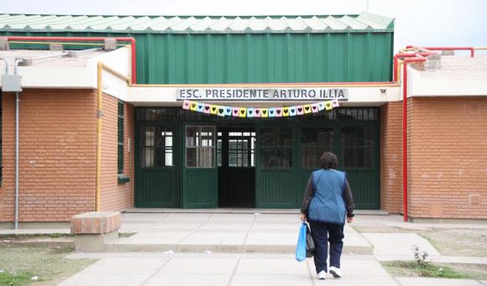 Sin violencia, se roban hasta un dispenser de una escuela