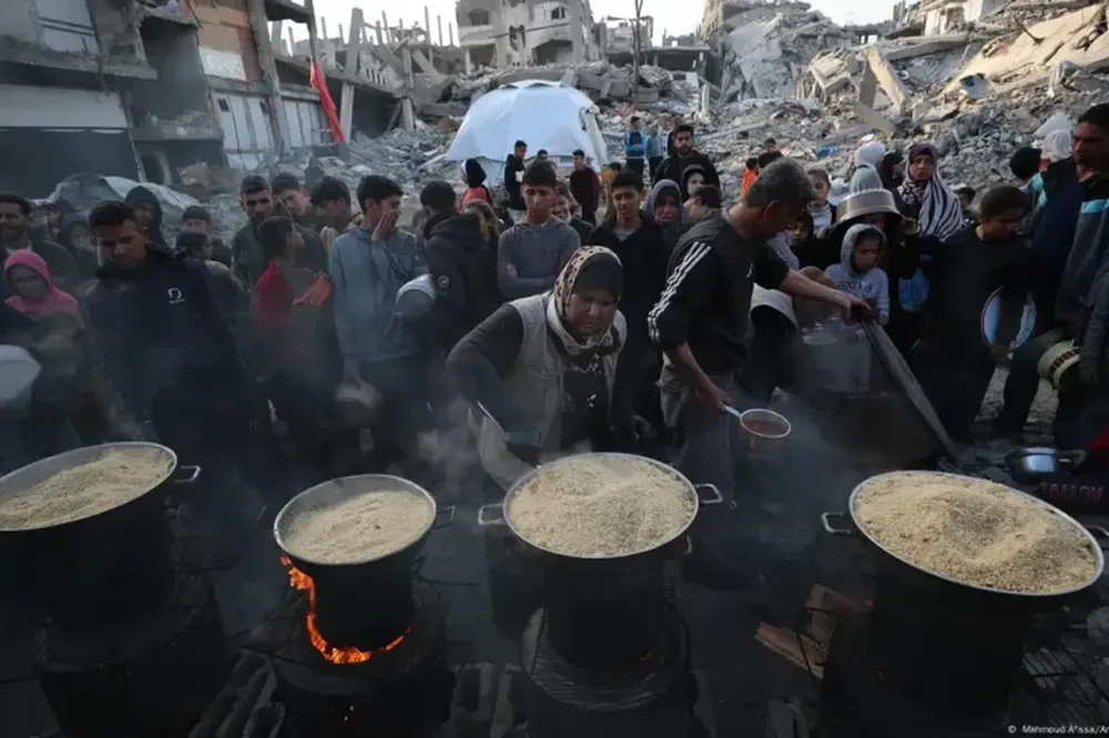 El panel de 11 jueces de las Naciones Unidas dijo que Israel está obligado a apoyar los esfuerzos de socorro proporcionados por ese organismo en la Franja de Gaza y sus entidades. Desde hace semanas que se declaró la hambruna en Gaza.