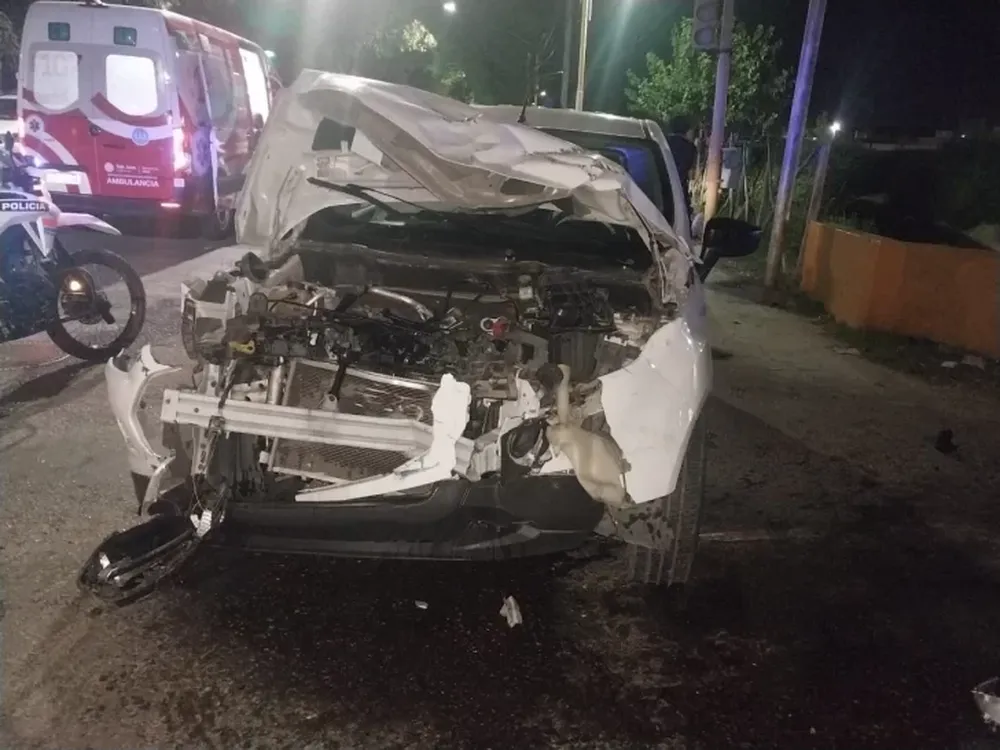 Conducía borracho, chocó en una esquina y dejó a varios heridos, entre ellos un bebé