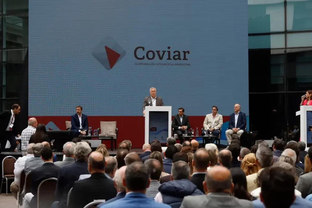 El gobernador de Mendoza, Alfredo Cornejo, durante el Desayuno de Coviar, uno de los eventos vendimiales.