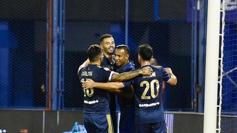 Boca aprovechó las falencias de Vélez, jugó un gran partido y metió siete goles