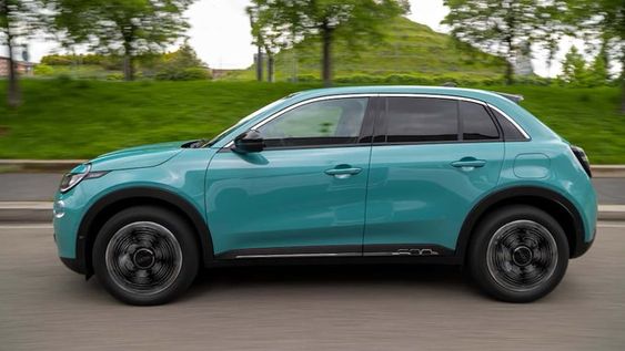 Nuevo Fiat 600 híbrido: cuánto cuesta en la Argentina y qué ofrece en equipamiento