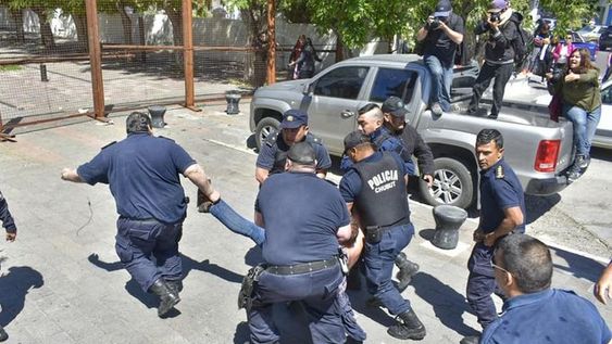 Conflicto en Chubut: CTERA convocó a un paro nacional por 24 horas y UDAP adhiere