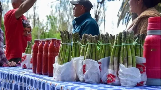 En la Feria de Artesanos y Productores de Médano de Oro arrancó el domingo pasado.