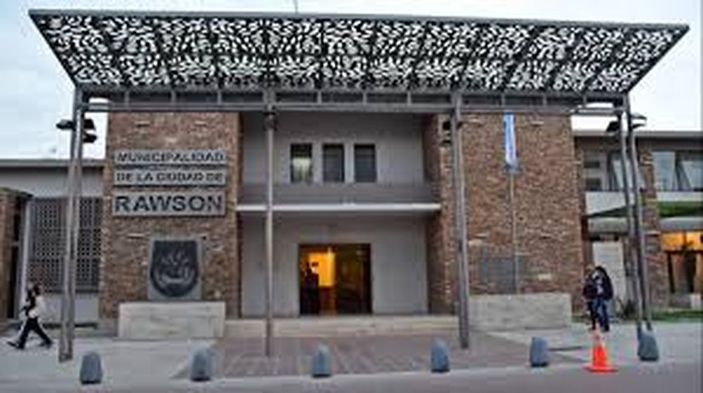 El poema contra Milei que sacudió el Festival de Cosquín: Se cree un león y es apenas una rata gritando desaforado