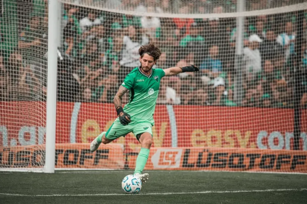 Capitán. Matías Borgogno se hizo bandera en este San Martín y desde el arco sostiene la ilusión de mantenerse en Primera.