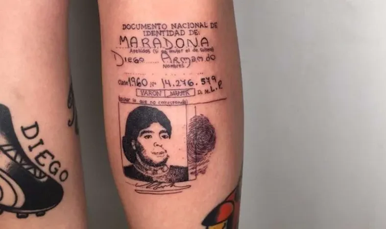 Una joven se tatuó el DNI de Maradona y hasta Giannina la felicitó