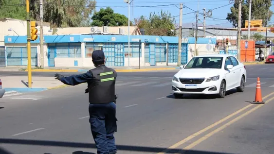 Esquivó un control, fue interceptada y para zafar fingió tener síntomas de coronavirus