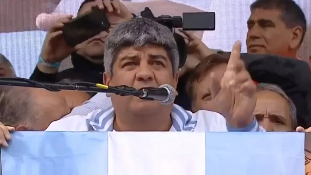 En el cierre del acto, Pablo Moyano dijo que “el paro fue contundente”