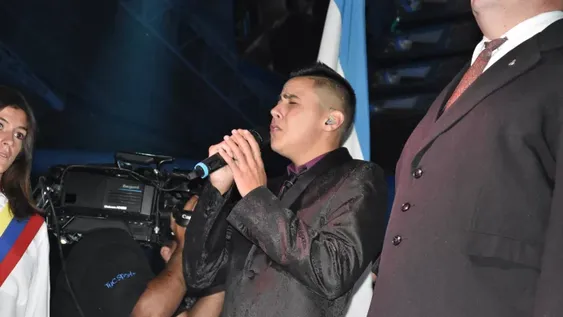 Leonela y su poker de ases