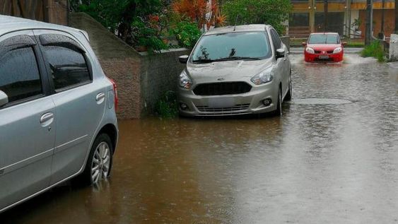 Dos muertos y un desaparecido por intensas lluvias en Florianópolis