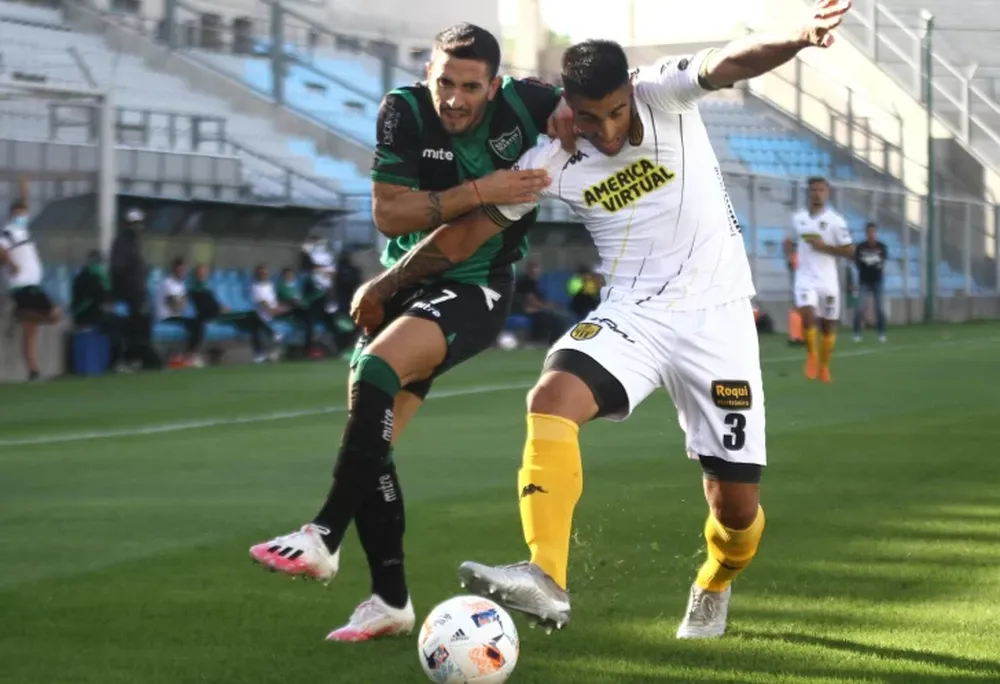 Uno afuera y otro en casa