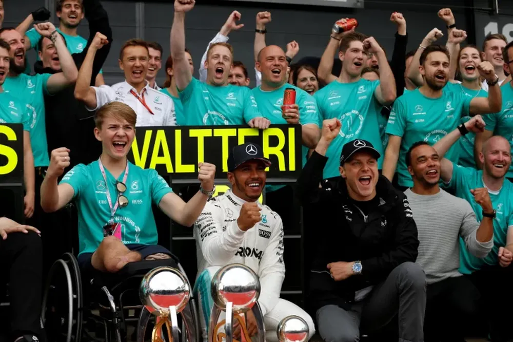 Hamilton ganó de punta a punta en Silverstone