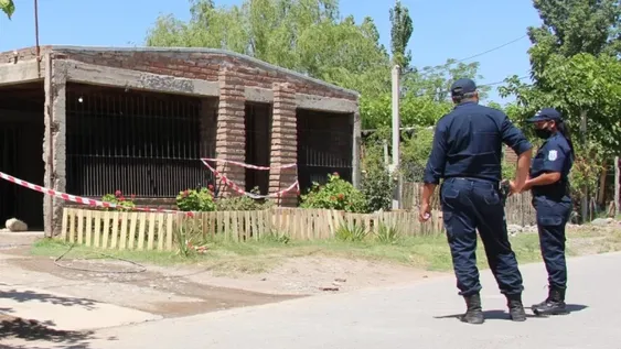 Murió con una herida en el pecho y sospechan de la mujer que lo llevó a pedir auxilio