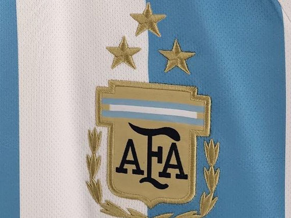 Hoy comienza la venta de la camiseta de Argentina con las 3 estrellas