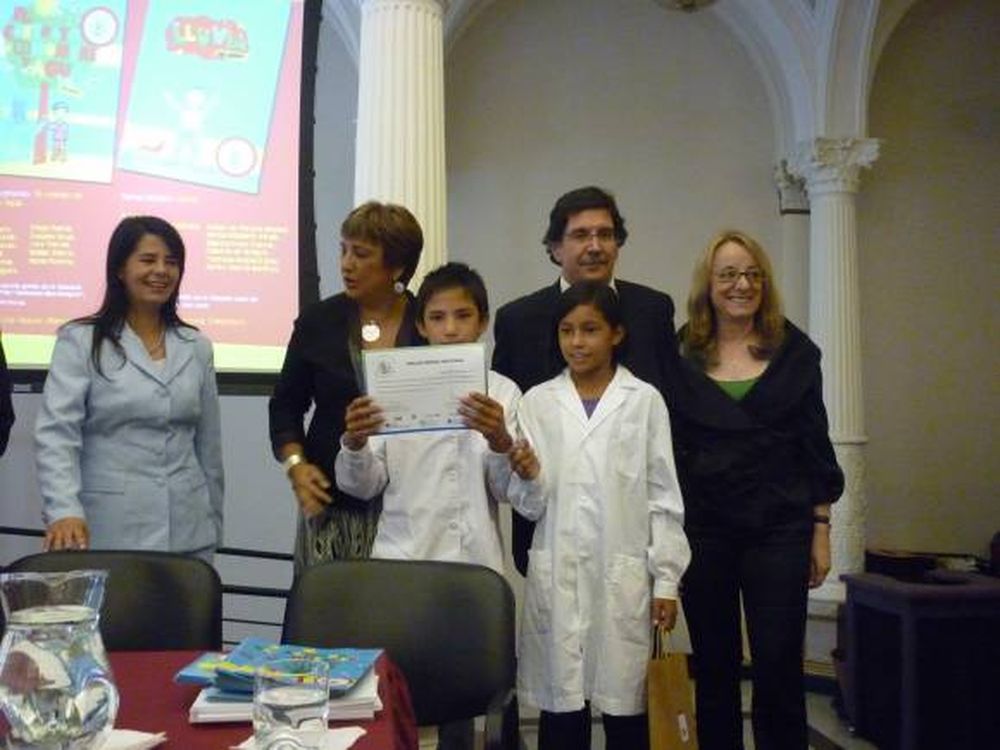 Premian a escuela en una competencia nacional literaria