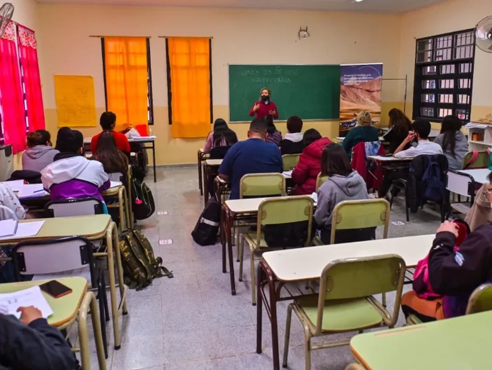 Glencore Pachón otorgó 40 nuevas becas a calingastinos para estudiar inglés