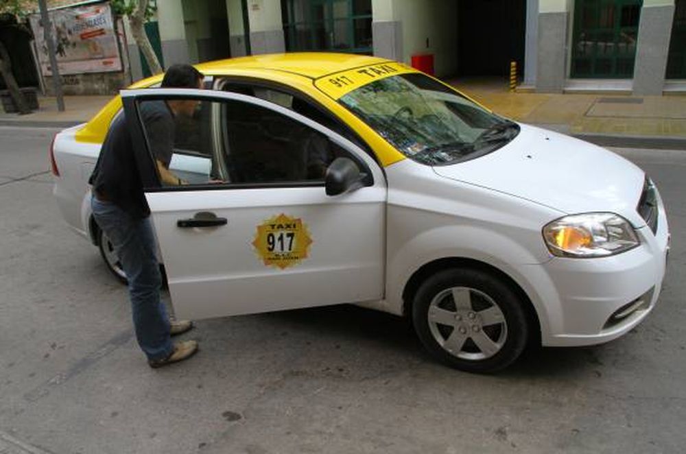 Se viene la negociación por la tarifa de los taxis