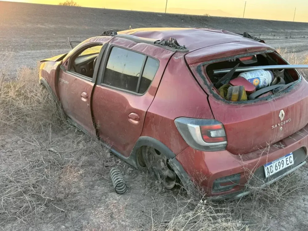 Una pareja mendocina volcó tras pasar el finde largo en San Juan