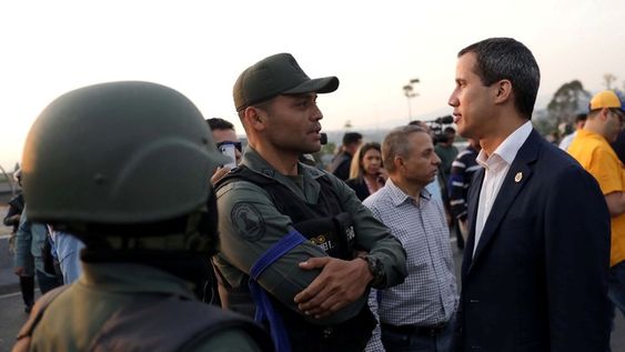 Guaidó llamó a un alzamiento y el régimen chavista habla de “golpe de Estado”