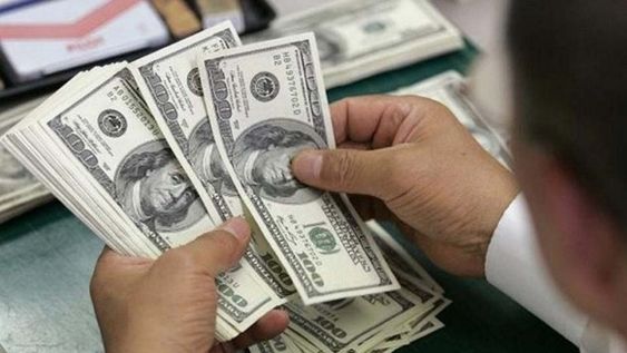 El dólar blue volvió a bajar y quedó debajo de la línea de los 150 pesos