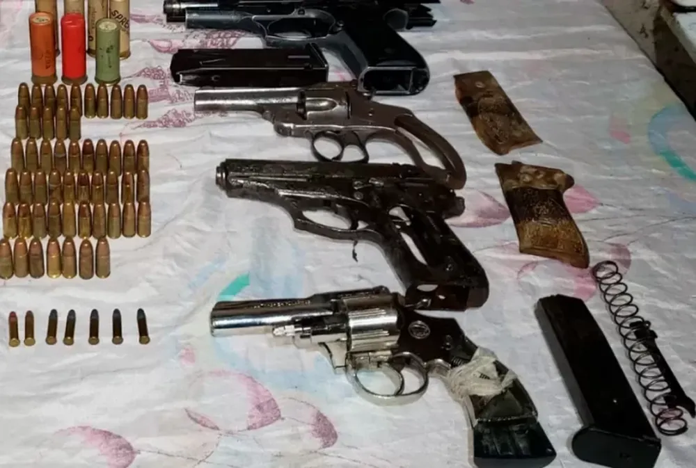 Saqueó una carnicería pero lo detuvieron por el arsenal que guardaba en su casa
