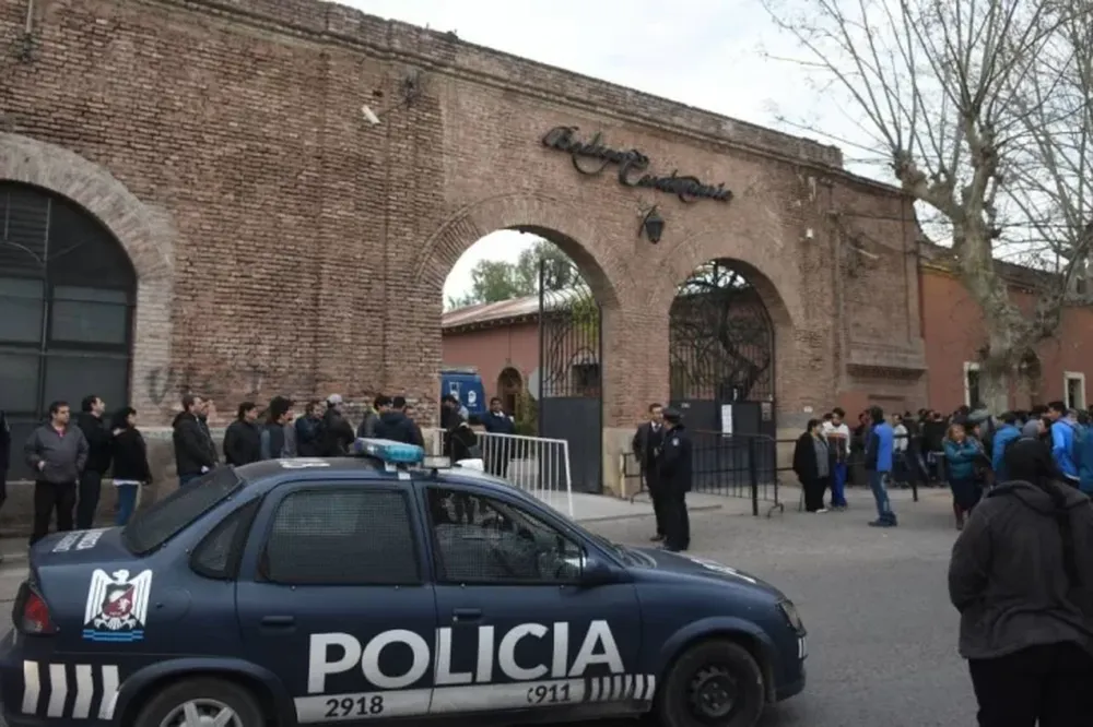 Precios poco convenientes y bajo interés de la gente en la subasta aduanera