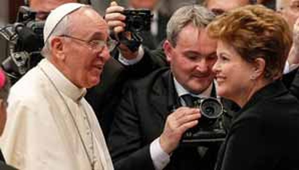 Francisco recibió a Dilma y confirmó su visita a Brasil