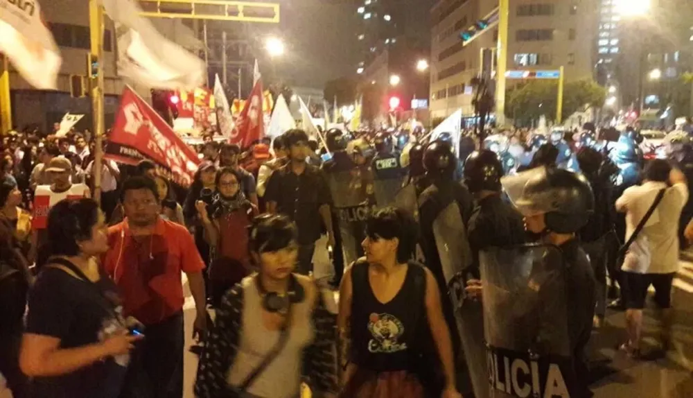 Perú: incidentes durante una marcha para pedir nuevas elecciones