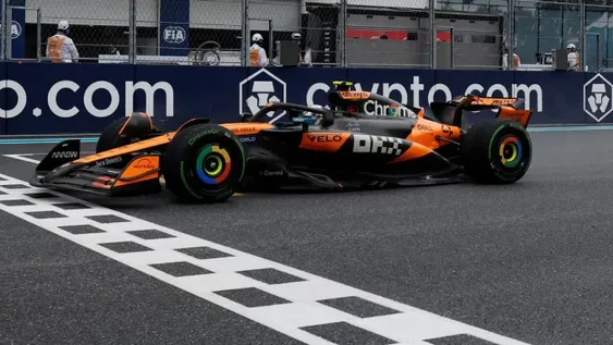 NORRIS ganó el Sprint y escoltó a Vertappen en la clasificación para la carrera.