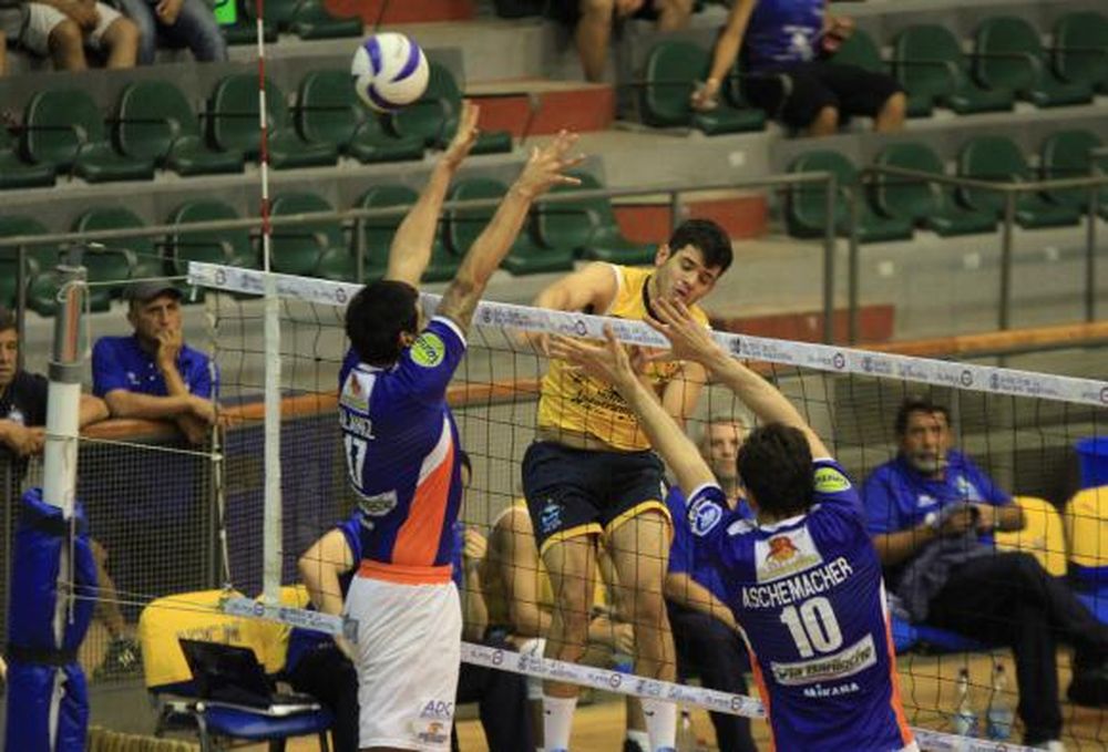 Ya los mira desde arriba