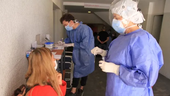 Contagios: los casos se duplican cada 41 días, cuando en abril era cada 82