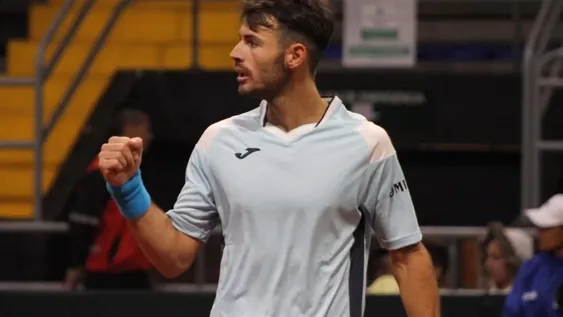 Lóndero salvó las papas en la Davis