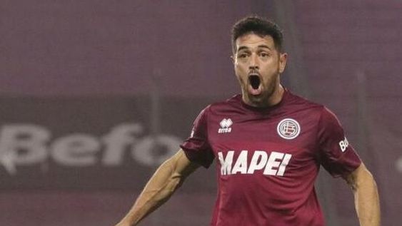 Acosta: Lanús le dio una licencia